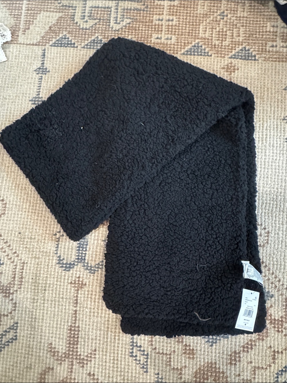 Ugg nwt oversized Cozy Black Sherpa scarf